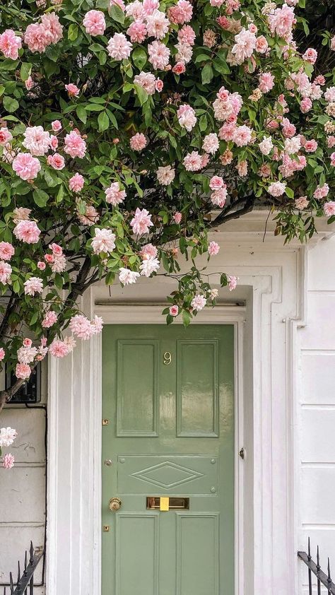 Pink House Green Door, Aesthetic Front Door, Pretty Doors, Door Aesthetic, Diy Outdoor Decor, Nothing But Flowers, Green Door, Flower Therapy, Spring Aesthetic