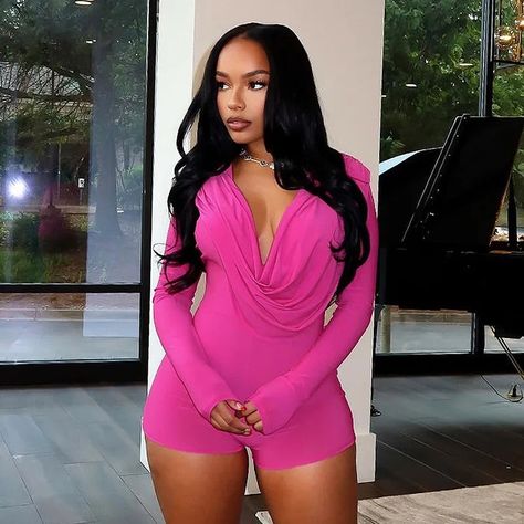 SIMPLY: GORGEOUS 💕 🔎 ‘ Cindy Romper ‘ • 📲 www.inthemanorofbeauty.com -> Tap 🔗 in Bio <- • • #explorepage #rompers #playsuits #grwm #hotpink #brunchdates #womensboutique #minidresses #boldcolors #fallfashions Elegant Outfits For Women, Playsuit Pattern, Streetwear Model, Pleated Collar, Y2k Long Sleeve, England Fashion, Niche Design, Sleeved Romper, Long Sleeve Romper