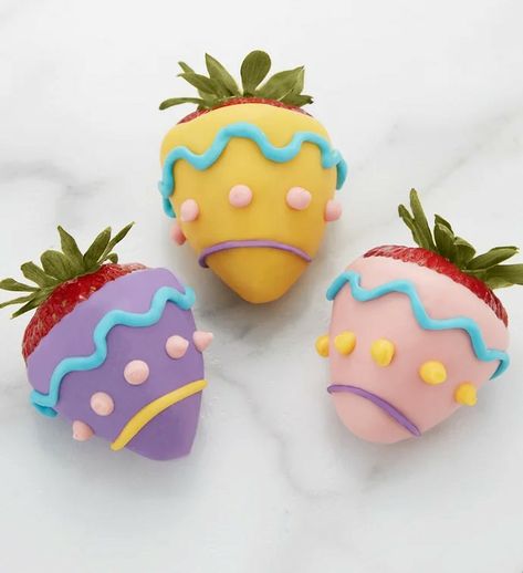 Chocolate Covered Easter Treats, Easter Chocolate Strawberries, Spring Chocolate Covered Strawberries, Easter Strawberries Ideas, Easter Dipped Strawberries, Easter Strawberries Chocolate Covered, Easter Berries, Easter Cakesicles, Easter Strawberries