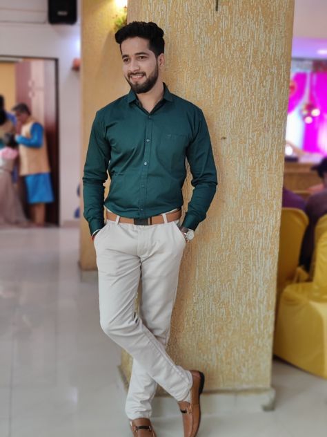 Formal Colour Combination For Men, Cream Jeans Outfit Men, Formal Pent Shirts For Men, Pant Shirt Combination Men, Shirt Combination Men, Formal Pant Shirt, Formals For Men, Creative Snapchats, Handsome Indian Men