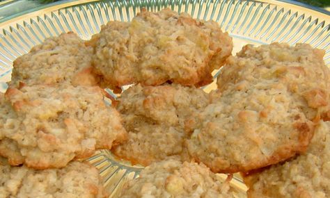 Aloha Cookies Recipe - Food.com Aloha Cookies, Lemon Extract, Recipe Books, Quick Oats, Crushed Pineapple, Macadamia Nuts, Old Recipes, Chopped Pecans, Cookies Recipe