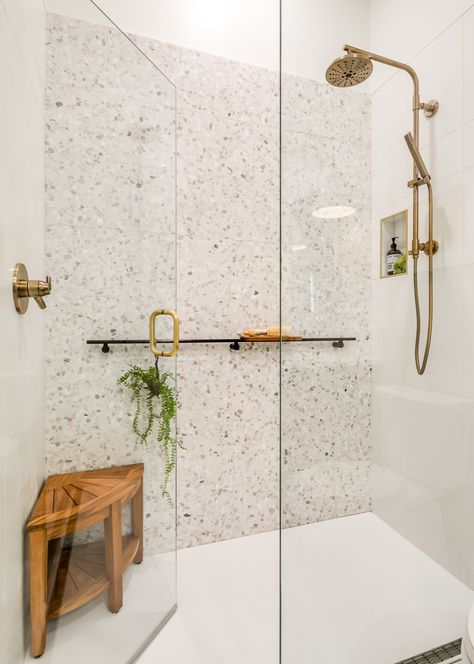 [PaidLink] Afb Design - Bathroom - Orange County - By Concrete Collaborative | Houzz #terazzobathroominteriordesign Terazzo Bathroom Interior Design, Terrazo Tile Bathroom Ideas, Concrete Bathroom Floor, Modern Beach Bathroom, Terrazzo Bathroom Tiles, Terrazzo Bathroom Design, Top 10 Bathroom Designs, Swan Bathroom, Bathroom Terrazzo