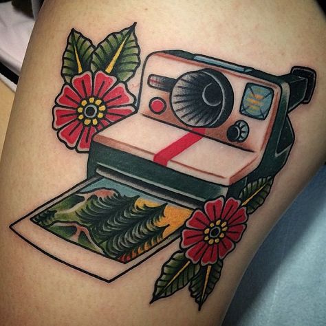 Love this traditional Polaroid camera made by @johnlemonbfg #tattoodo Traditional Tattoo Inspiration, Neotraditional Tattoo, Traditional Style Tattoo, Tattoos Mandala, Camera Tattoo, Traditional Tattoo Sleeve, Inspiration Tattoos, Tattoos Geometric, Mountain Tattoo