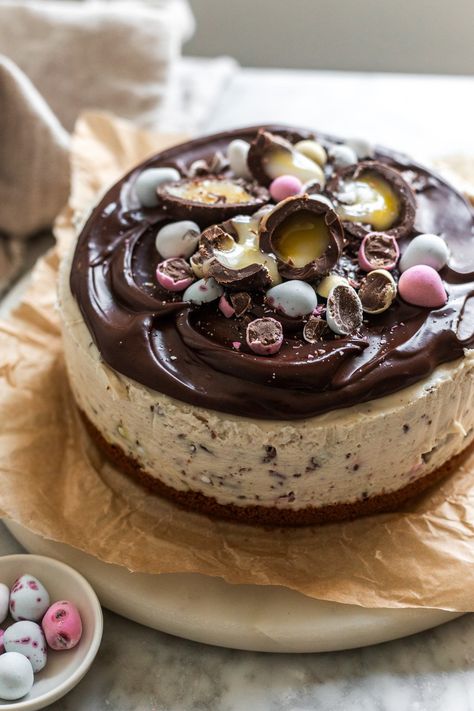 Easter Egg Cheesecake, Easter Nest Cake, Simple Cookie, Easter Egg Candy, Easy Easter Desserts, Vegan Easter, Breakfast Bread Recipes, Vegan Carrot Cakes, Dessert Spread