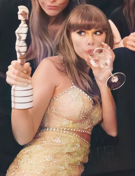 Taylor Swift Drinking, Taylor Swift High Quality Photos, Brit Awards, Taylor Swift, Swift, At Home, Thread, Wine, Stars