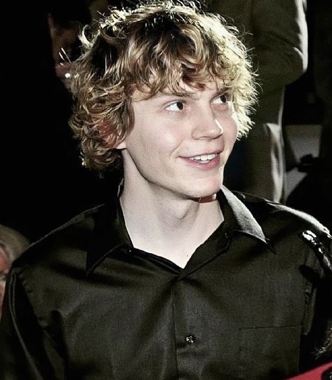 Evan Peter, Evan Peters American Horror Story, Tate And Violet, Tate Langdon, Evan Peters, The Perfect Guy, American Horror, American Horror Story, Pretty Men