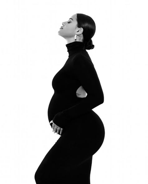 Black Women Maternity Shoot, Maternity Shoot Black Women, Maternity Shoot Outfit, Maternity Picture Outfits, Maternity Studio Photoshoot, Katya Elise Henry, Studio Maternity Photos, Maternity Photography Poses Outdoors, Cute Pregnancy Pictures