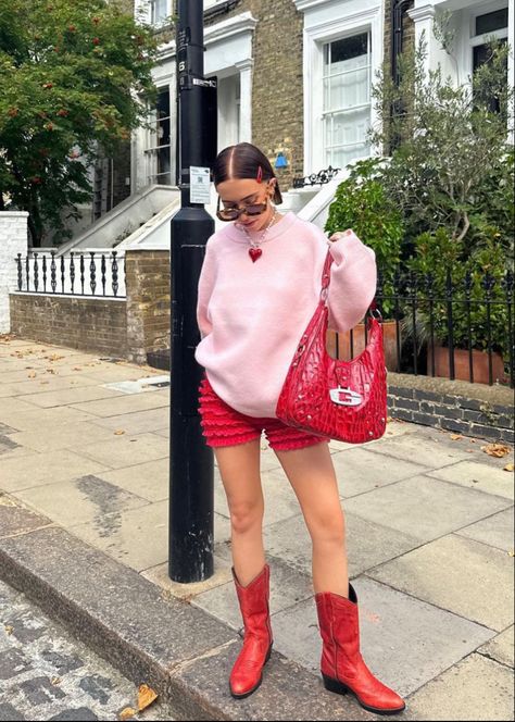 Vday Outfit Ideas Casual, Disney Outfit Inspo Fall, High Fashion Outfits Street, Santacon Outfits Women, Valentines Fits, Red And Pink Outfit, Pink And Red Outfit, Winter Fashion Outfits Casual, Paris Outfits