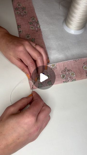 Sewing Corners On Blankets, How To Sew Corners, Box Corners Sewing, Patchwork Curtains Diy, Boxed Corners Sewing, How To Mitre Corners On Fabric, How To Mitre Corners On Quilt Binding, Corner Sewing, Sewing Corners