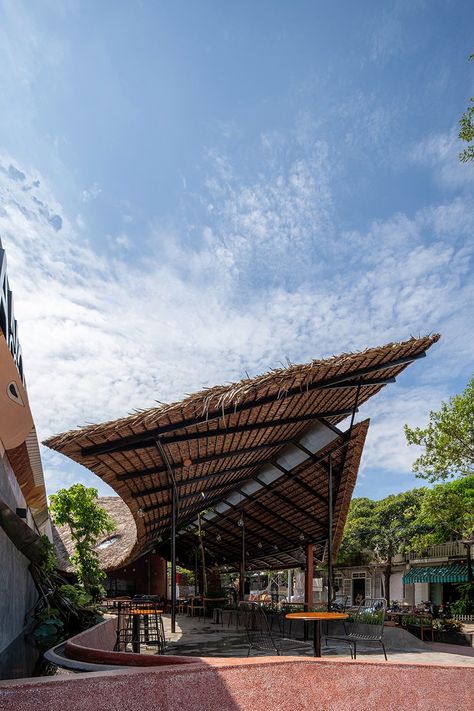 Simple Elevation, Mekong River, Thatched House, Bamboo Structure, Studio Build, Bamboo Architecture, House On Stilts, River Delta, Roof Architecture