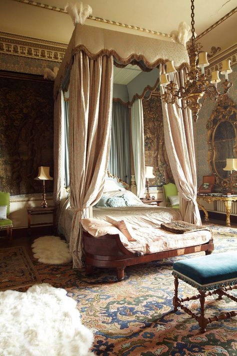 The Duke of Rutland's Belvoir Castle, Leicestershire Posh Bedroom, Royal Bedroom, Castle Bedroom, Victorian Bedroom, Castles Interior, Casa Vintage, Four Poster, Home Cinema, Aesthetic Bedroom