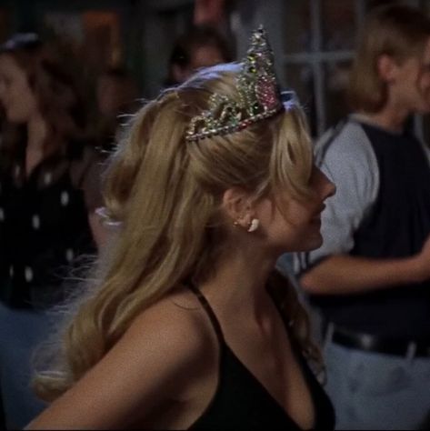 Helen Shivers, Costumes 2024, Fear Street, Scary Movie, Falling In Love Again, Jennifer Love Hewitt, Jennifer Love, Sarah Michelle Gellar, Scary Movies