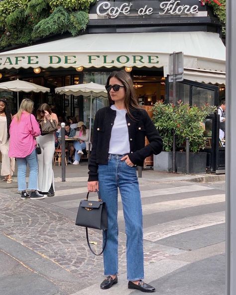 Denim Outfit Fall, Tweed Jacket Outfit, Straight Leg Jeans Outfits, French Women Style, Boucle Jacket, Fall Denim, French Women, Denim Details, French Girl