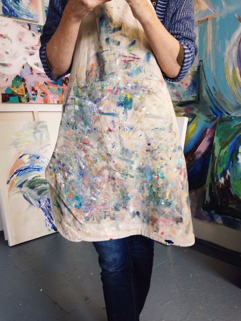 Art Studio Outfit, Artist Outfit Style Painter Aesthetic, Amisia Erdehn, Artist Outfit Style Painter, Painter Clothes, Dirty Aprons, Painters Apron, Artist Outfit Style, Painter Outfit