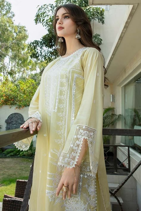 Luxury Pret, Pakistani Fancy Dresses, Pakistani Fashion Party Wear, Beautiful Pakistani Dresses, Salwar Kamiz, Cotton Kurti Designs, Dress Design Patterns, Desi Style, Yellow Shirt