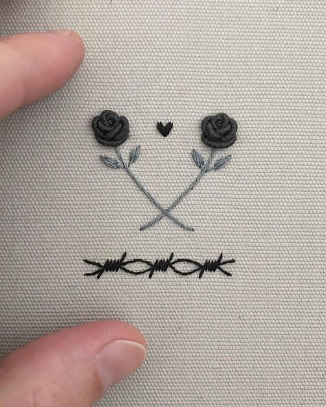 Pola Sulam, Embroidery On Clothes, Cute Embroidery, Simple Embroidery, Sewing Embroidery Designs, 자수 디자인, Hand Embroidery Art, Hand Embroidery Stitches, Embroidery Craft