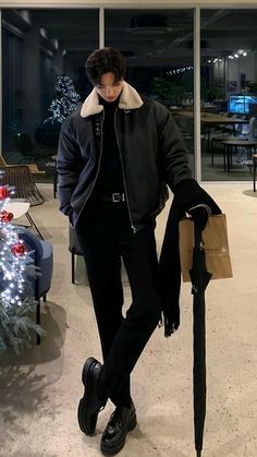 Black Fashion Aesthetic Men, Japan Winter Men Outfit, Asian Men Winter Fashion, Stylish Male Outfits, Starboy Aesthetic Men, Aesthetic Black Outfits Men, Starboy Style Outfits, Japan Mens Fashion, Star Boy Outfits Aesthetic