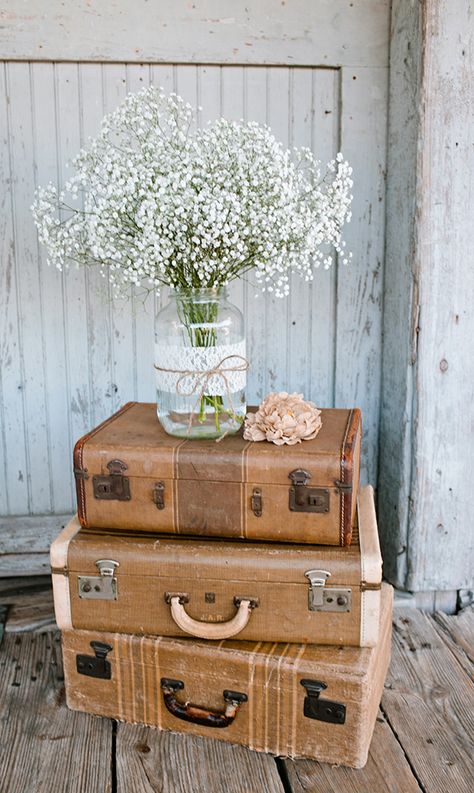 Vintage Suitcase Wedding, Shabby Chic Wedding Decor, Vintage Suitcases, Vintage Wedding Theme, Vintage Suitcase, Vintage Wedding Decorations, Wedding Inspiration Fall, Shabby Chic Wedding, Wedding Chicks