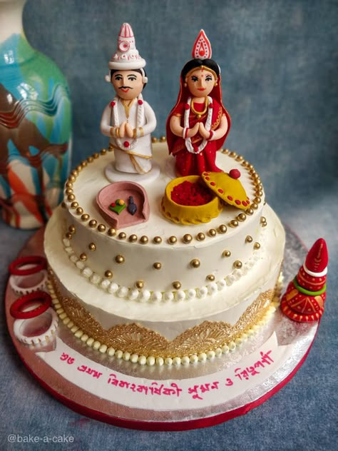 Bengali Style marriage/wedding themed cake with bride and groom couple toppers in butterscotch flavour Totto Bengali Wedding, Bengali Wedding Cake Designs, Registry Marriage Look Bengali, Bengali Theme Wedding Decoration, Anniversary Cake Indian, Bengali Wedding Cake, Bengali Wedding Totto Decoration, Bengali Theme Decoration, Indian Wedding Cake Designs