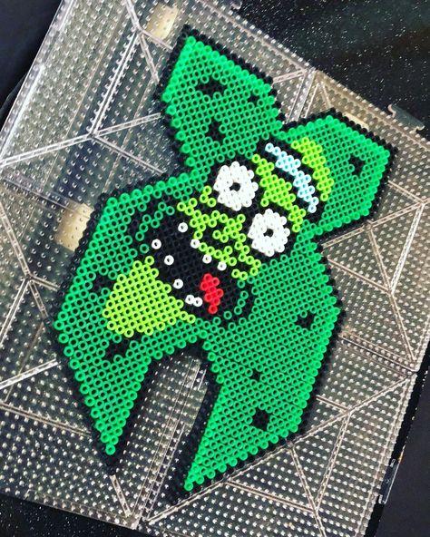 Fuse Beads Christmas, Excision Perler, Rave Beads, Fuse Beads Ideas, Christmas Harry Potter, Bass Canyon, Beads Animals, Melty Bead Designs, Perler Creations