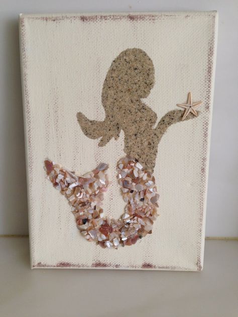 Seahshell and sand mermaid canvas - DIYs.com Strand Decor, Seashell Mermaid, Shells Art, Mermaid Canvas, Cuadros Diy, Art Plage, Beach Mermaid, Seashell Projects, Art Coquillage