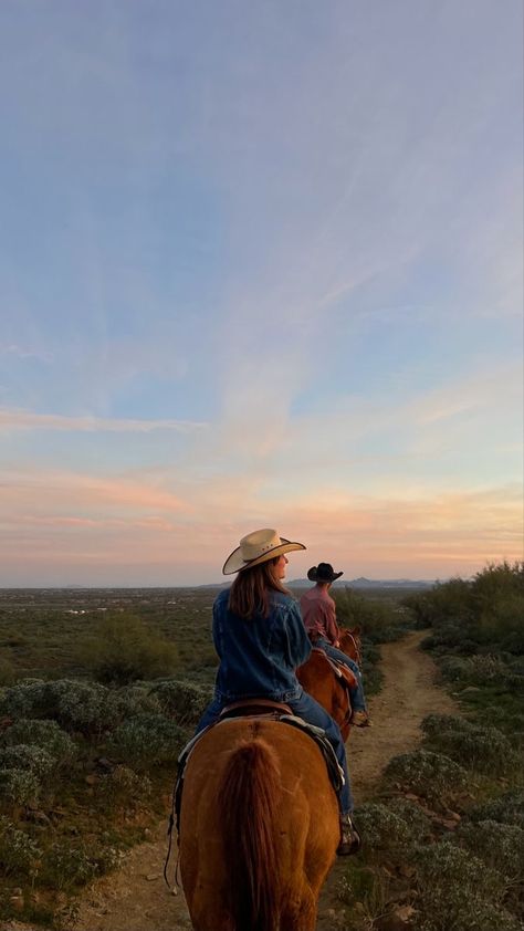 Wyoming Cowgirl Aesthetic, Summer Western Aesthetic, Ranch Wife Aesthetic, Country Lifestyle Aesthetic, Southern Aesthetic Country, Western Asethic, Rancher Aesthetic, Soft Country Aesthetic, Country Aesthetic Western