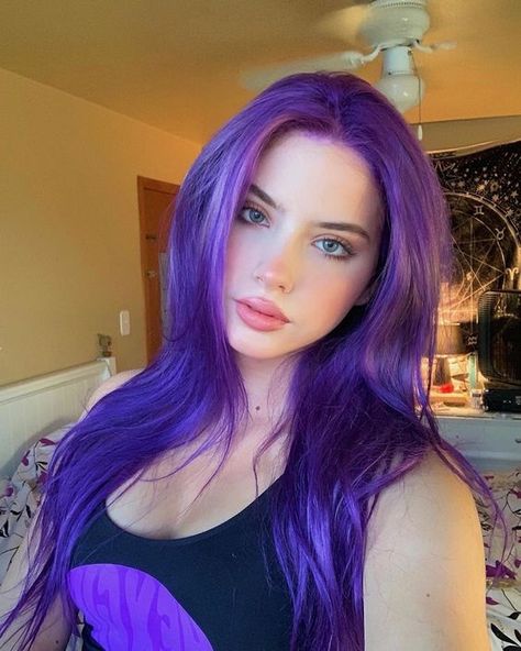 Woman With Purple Hair, Girl With Purple Hair, Semi Permanent Hair Dye, Hair Color Purple, Hair Dye Colors, Hair Inspiration Color, Hair Inspo Color, Grunge Hair, Aesthetic Hair