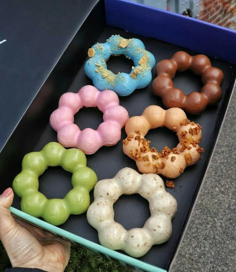 Donuts Aesthetic, Mochi Donut, Boston Food, Fruit Chip, Bakery Box, Cute Donuts, Kawaii Cooking, Cute Food Drawings, Delicious Donuts