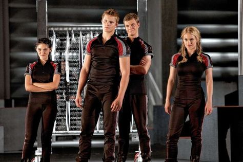 You know... I don't think Cato was jealous of the fact that Katniss had a better training score. I think he was just pissed that her and Peeta got dessert(: Hunger Games Workout, Cato Hunger Games, Hunger Games Tributes, New Hunger Games, Leven Rambin, Hunger Games 2012, Hunger Games Characters, Hunger Games Memes, Amandla Stenberg