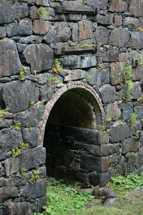 Brick wall! Castle Brick Wall, Ancient Stone Wall, Dungeon Door, Modular Dungeon, Stone Brick Wall, Wall Cubes, Old Brick Wall, Scene Painting, Divine Comedy