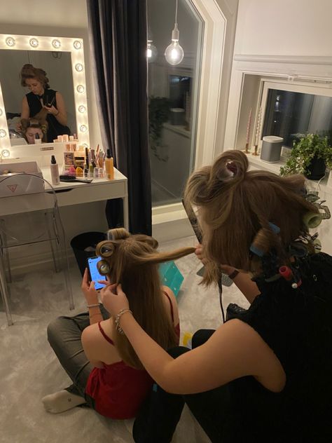 Girls Christmas Party, National Best Friend Day, Female Friendship, I Love My Friends, Oh My Love, Friend Goals, Stockholm Fashion, Girl House, Girl Day