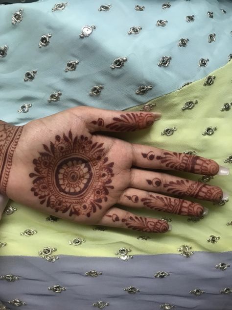 #fashion #aesthetic #desigirl #coquette Coquette Mehendi, Eid Mehndi, Henna Inspo, Eid Mehndi Designs, Henna Ideas, Finger Henna, Henna Designs Hand, Mehendi Design, Mehendi Designs