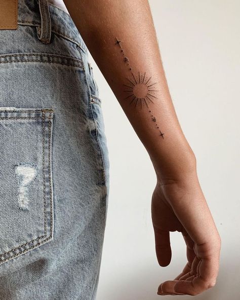 Boho Tattoos, Muster Tattoos, Writing Tattoos, Hand Poked Tattoo, Sun Tattoos, Stylist Tattoos, Poke Tattoo, Minimalist Tattoos, Discreet Tattoos