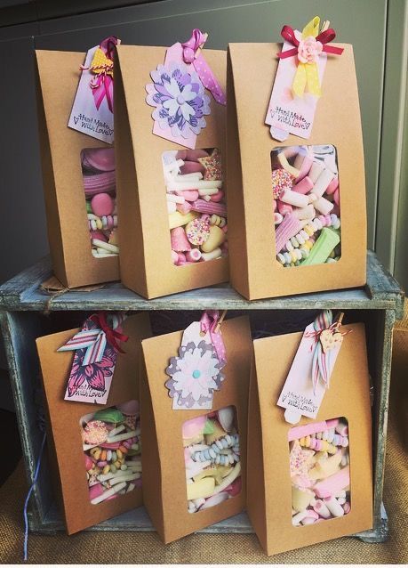 Favour Boxes Ideas, Party Candy Bags Ideas Birthdays, Sweet Packaging Ideas Candy, Diy Candy Packaging, Candy Hampers Ideas, Box Candy Ideas, Candy Gift Box Ideas, Candy Boxes Ideas, Box Dulces Ideas