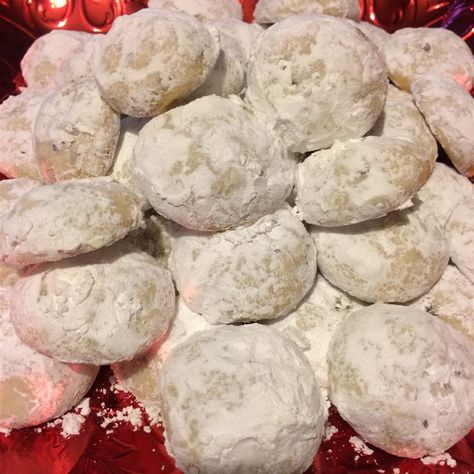 Great Grandma's Nut Butter Balls Butterball Recipe, Nut Balls, Ball Cookies, Mexican Wedding Cookies, Butter Balls, Candy Cookies, Sweet Delights, Balls Recipe, Wedding Cookies