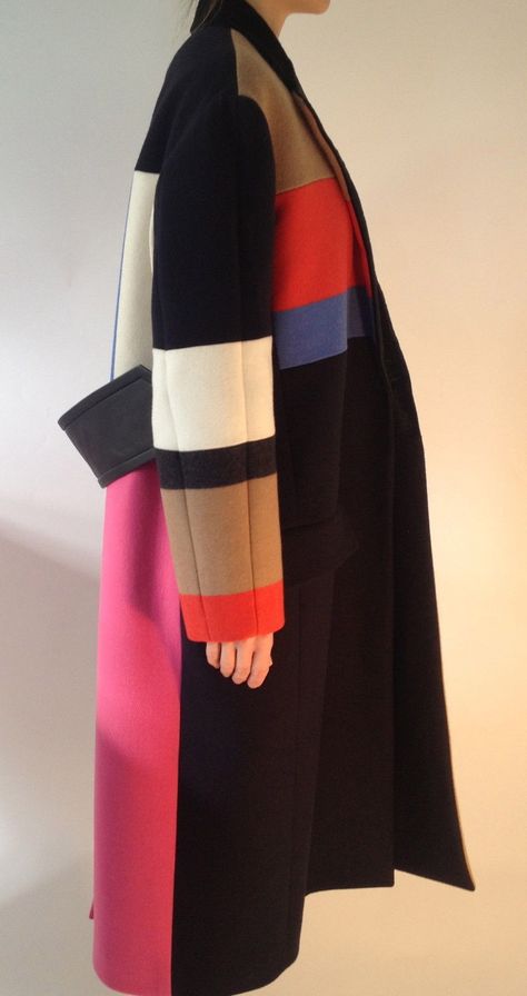 oversized colour block coat (fr 38) • céline US $3,000.00 BIN/OBO Mantel Outfit, Color Block Coats, Cool Coats, Looks Street Style, Popular Hairstyles, Inspiration Mode, Colour Block, Mode Inspiration, Coat Fashion