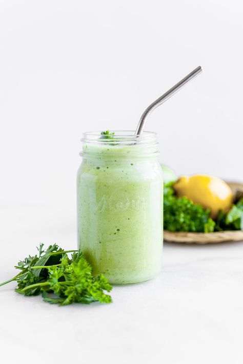 Best Ever Parsley Smoothie Recipe Parsley Smoothie, Benefits Of Parsley, Parsley Benefits, Banana And Honey, Parsley Recipes, Aip Paleo Recipes, Green Smoothie Recipe, Avocado Banana, Smoothie Cleanse