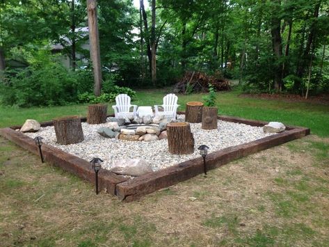 A very simple idea - pour gravel inside a rectangular wooden frame and add tree stump seating Backyard Firepit Area, Diy Fire Pit Ideas, Cheap Fire Pit, Fire Pit Plans, Fire Pit Ideas, Fire Pit Ring, Fire Pit Landscaping, Fire Pit Furniture, Backyard Seating