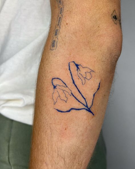 Blue Bell Tattoo, Arm Tattoo Placement, Iris Flower Tattoo, Aesthetic Tattoo Ideas, 15 Aesthetic, Artsy Tattoos, Shape Tattoo, Handpoke Tattoo, O Tattoo