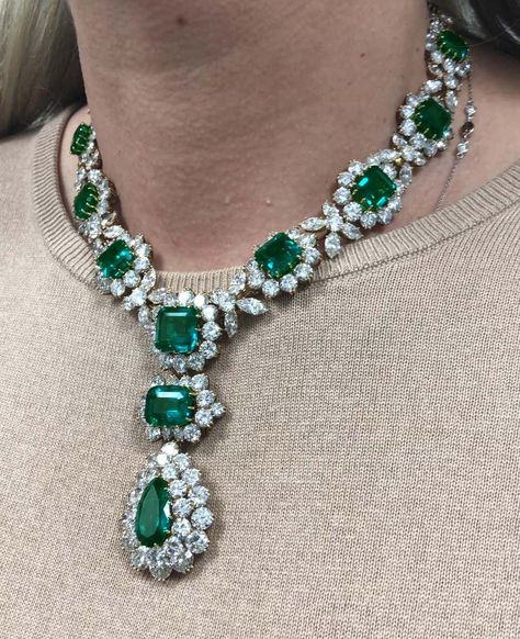 For Sale on 1stDibs - Bulgari Rome Elizabeth Taylor Style Colombian Certified Emerald Diamond NecklaceDetaches Into Two Bracelets and Detachable Pendant An 18k yellow gold necklace Elizabeth Taylor Style, Diamond Emerald Necklace, Emerald Diamond Necklace, Detachable Necklace, Gold Drop Necklace, Sabyasachi Jewellery, Diamond Jewelry Set, Diamond Necklace Designs, Bridal Diamond Jewellery