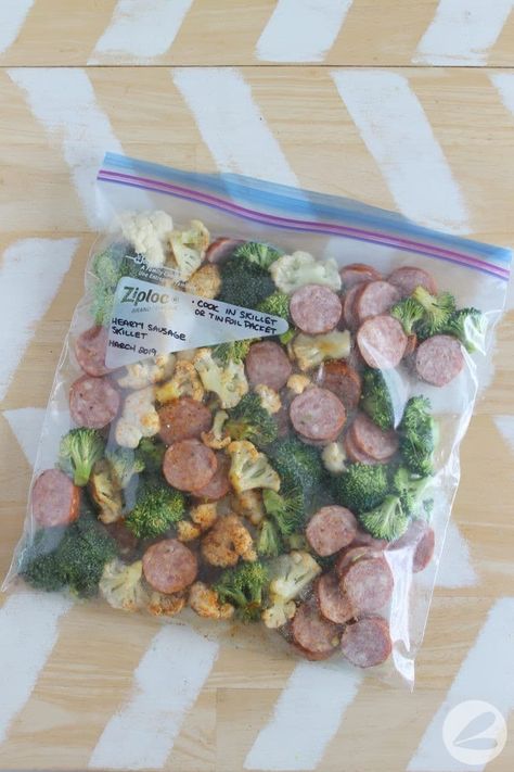 Easy Prep Ahead Camping Meals, Camping Food Prep Ahead, Premade Meals For Camping, Easy Camping Meals Lunch, Tent Camping Meals Easy Make Ahead, Easy Camp Food Ideas, Freezer Camping Meals, Camper Meals Make Ahead, Easy Camper Dinners