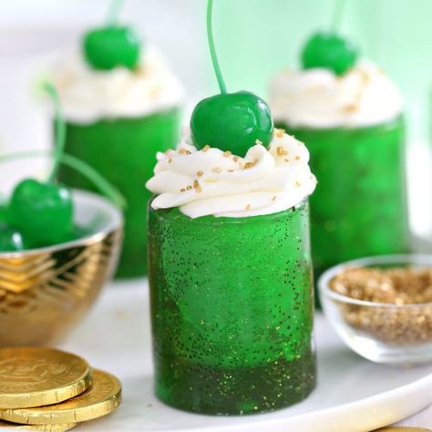 Shamrock Shake Shots - SugarHero Mint Milkshake, Shamrock Shake Recipe, Candy Shots, Mint Shake, Mint Desserts, Christmas Martini, Boozy Milkshake, Whipped Cream Vodka, Rainbow Desserts