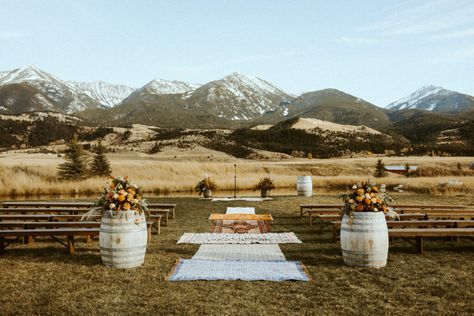 Montana Wedding Pictures, Wedding Venues In Montana, Modern Ranch Wedding, Montana Ranch Wedding, Wyoming Wedding Venues, Montana Micro Wedding, Western Wedding Venues, Montana Summer Wedding, Elope Montana