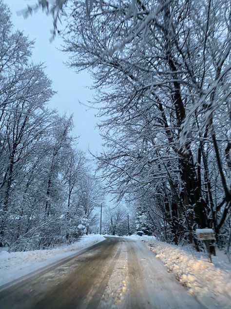 Vermont Aesthetic, Vermont Skiing, Vermont Christmas, Vermont Winter, Skiing Aesthetic, Greek Heroes, Academia Aesthetics, Holiday Romance, I Love Winter