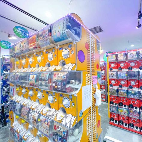 Gatcha Machine Japan, Tamagotchi Corner Shop, Gachapon Machine, Japanese Gachapon, Japan Gachapon, Vending Machines In Japan, Pokemon Store Tokyo, Learn Japanese Words, Downtown Disney