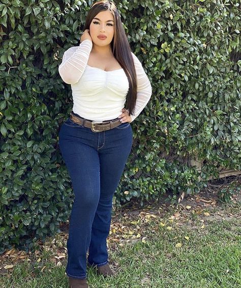 Ranchero Outfits Women Plus Size, Mexican Concert Outfit Ideas Plus Size, Baile Outfits Jaripeo Plus Size, Plus Size Latina Outfits, Picolandia Outfits, Baile Outfits Mexican, Jaripeo Outfits Mexican Women, Ranchero Outfits Women, Vaquera Outfit Mexican