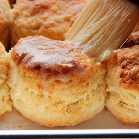 Chungah Rhee on Instagram: “The only biscuit recipe you will ever need! So incredibly flaky. So buttery. Serve warm. 💯 LINK IN BIO.…” Cornmeal Mix Recipes, Serve With Chili, Buttermilk Chess Pie, Pumpkin Pie Pancakes, Mexican Cornbread Recipe, Southern Style Cornbread, Blueberry Lemon Scones, Side Dishes For Ham, Southern Buttermilk Biscuits