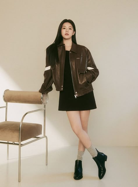 Spring Editorial, Korean Photoshoot, Go Yoon Jung, Debut Photoshoot, Go Youn Jung, Go Younjung, Headshots Women, Pose Model, Studio Poses