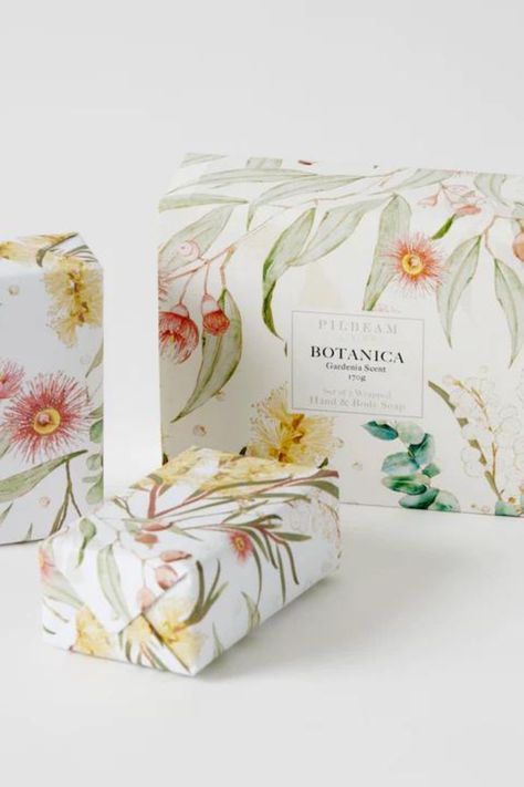 Brand Guidelines Design, Soap Packaging Design, Packaging Ideas Business, Soap Gift Set, Candle Branding, Handmade Cosmetics, Candle Packaging, Botanical Design, Flower Soap