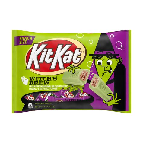 Free 2-day shipping. Buy Kit Kat, Halloween Witch's Brew Crisp Wafers in Marshmallow Green Crème Snack Size Candy, 9.8 Oz. at Walmart.com Kit Kat Halloween, Best Halloween Candy, Kit Kat Candy, Candy Bar Bags, Halloween Witches Brew, Kit Kat Bars, Dulces Halloween, Halloween Kit, Easy Halloween Decorations